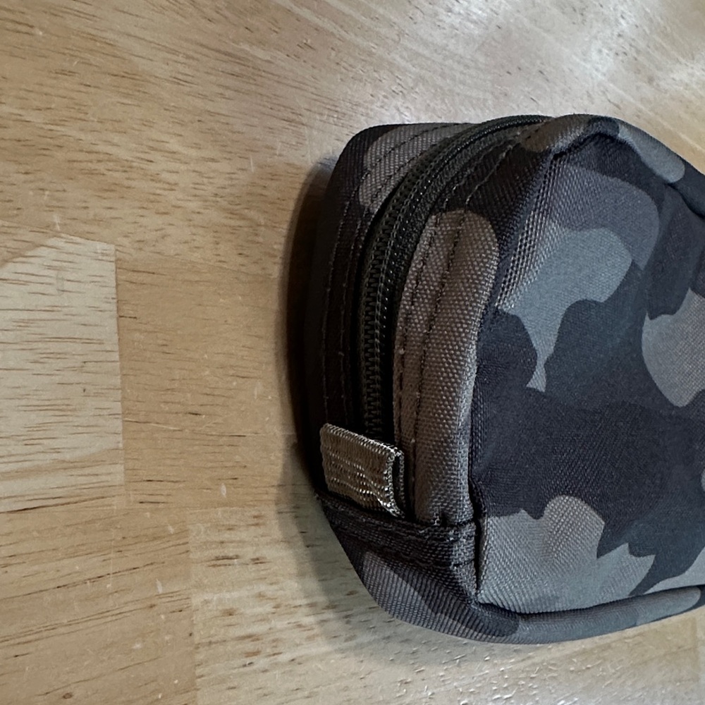 L.L. Bean green Camouflage Pouch Bag - Picture 4 of 11